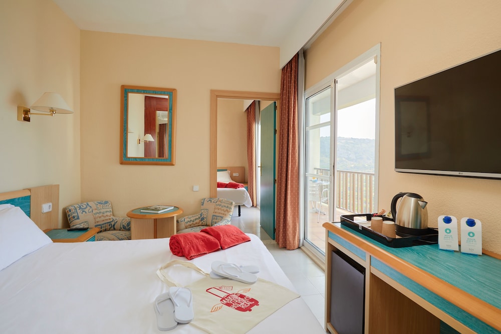 Habitación estándar, vistas al mar, con litera del hotel Sol Milanos Pingüinos. Foto 3