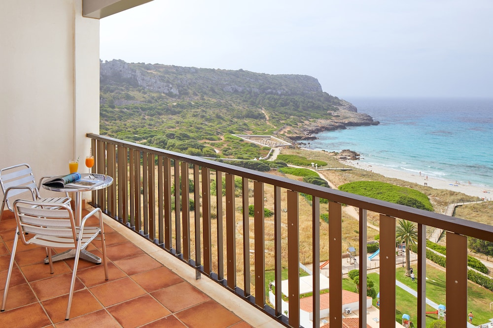 Habitación estándar, vistas al mar, con litera del hotel Sol Milanos Pingüinos. Foto 4