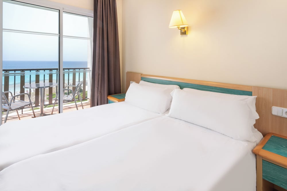 Habitación estándar, vistas al mar, con litera del hotel Sol Milanos Pingüinos. Foto 5