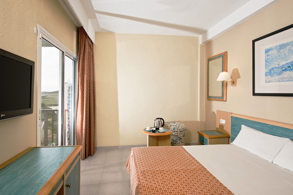 Habitación estándar, vistas al mar (Front Sea View Son Bou) del hotel Sol Milanos Pingüinos. Foto 1