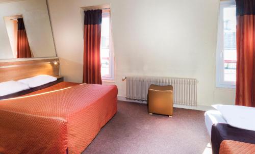 Habitación Triple del hotel De France Quartier Latin. Foto 11