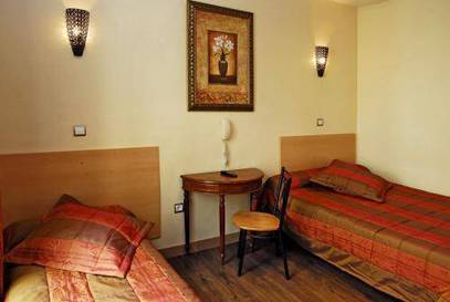 Habitación Triple del hotel de l'Aveyron