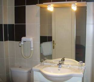 Suite (4 personas) del hotel de l'Aveyron. Foto 1