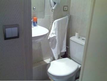 Habitación Triple del hotel de l'Aveyron. Foto 3