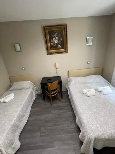 Habitación Triple del hotel de l'Aveyron. Foto 6