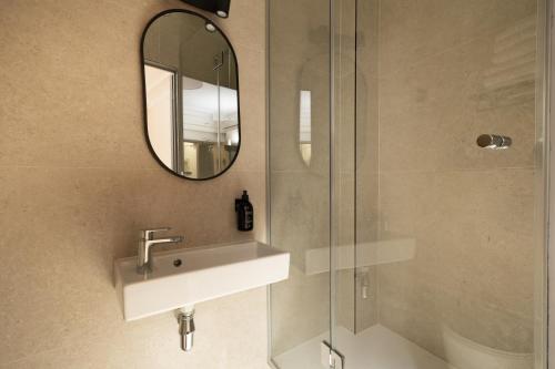 Habitación cuádruple del hotel De L'exposition République. Foto 2