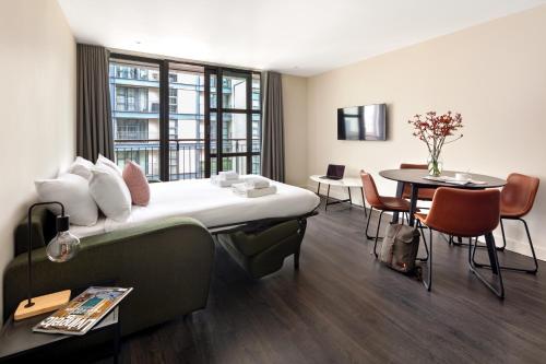 Apartamento de 1 dormitorio con sofá cama del hotel Marlin Apartments Canary Wharf. Foto 3