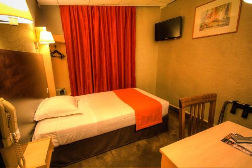 Habitación Individual con ducha del hotel Des Trois Gares. Foto 8