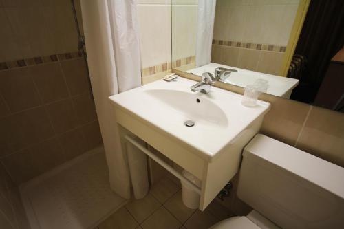 Habitación Individual con ducha del hotel Des Trois Gares. Foto 10