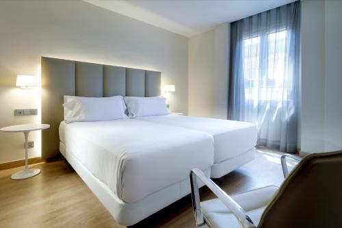 Habitación Doble con vistas a la ciudad - 1 o 2 camas del hotel Hesperia Murcia Centro. Foto 2