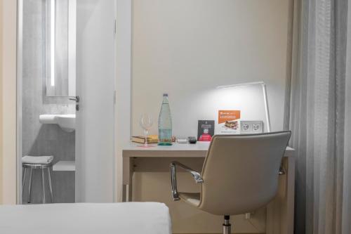 Habitación Doble Estándar - 1 o 2 camas del hotel Hesperia Murcia Centro. Foto 3