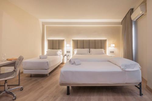 Habitación Triple del hotel Hesperia Murcia Centro. Foto 3