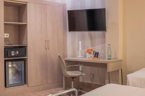Habitación Triple Estándar del hotel Hesperia Murcia Centro. Foto 4