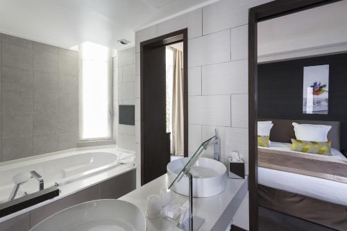 Suite de 1 dormitorio con sofá cama del hotel Duo. Foto 2