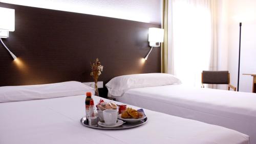 Habitación Triple Estándar del hotel Pacoche Murcia. Foto 5
