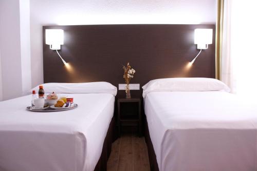 Habitación Triple Superior del hotel Pacoche Murcia