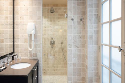 Habitación Doble Estándar - 1 o 2 camas del hotel Saint-Louis Marais. Foto 3