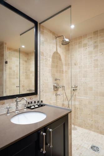 Habitación Doble Deluxe - Planta superior - 1 o 2 camas del hotel Saint-Louis Marais. Foto 4
