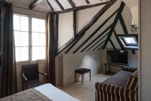 Habitación Cuádruple - Última planta del hotel Saint-Louis Marais. Foto 1