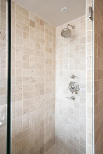 Habitación Cuádruple - Última planta del hotel Saint-Louis Marais. Foto 5