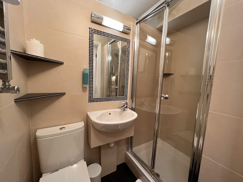 Habitación estándar con 2 camas individuales, baño privado del hotel The Jesmond Dene – St Pancras Group. Foto 4
