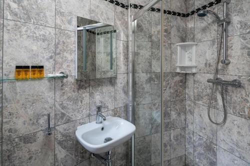 Habitación Doble Estándar del hotel Apollo Kings Cross. Foto 5