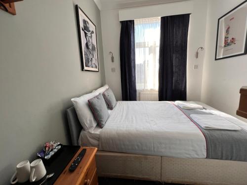 Habitación Doble Estándar del hotel Apollo Kings Cross. Foto 9