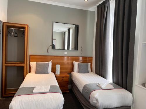 Habitación Cuádruple Deluxe del hotel Apollo Kings Cross. Foto 8