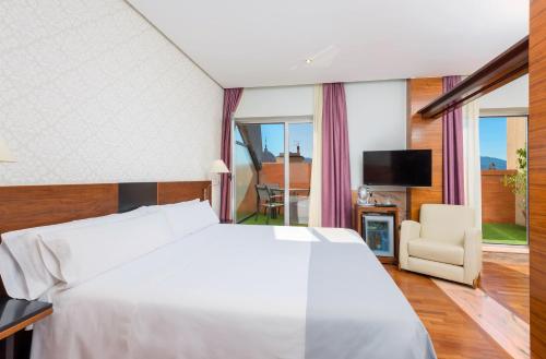 Suite Junior con terraza del hotel Murcia Rincón De Pepe Affiliated By Meliá. Foto 3