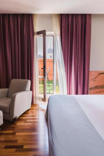 Suite Junior con terraza del hotel Murcia Rincón De Pepe Affiliated By Meliá. Foto 4