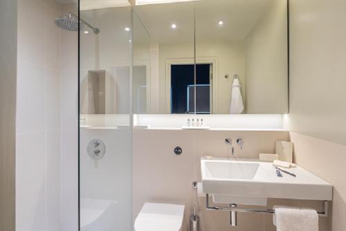 Habitación Doble del hotel The Goodenough London. Foto 10