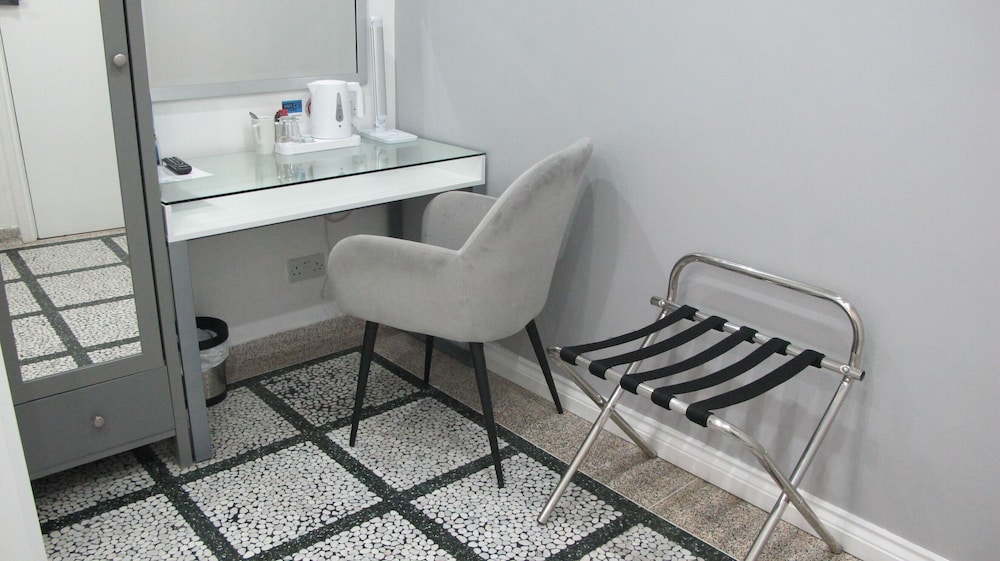 Habitación triple, baño privado (Extra Bed) del hotel Alhambra. Foto 2