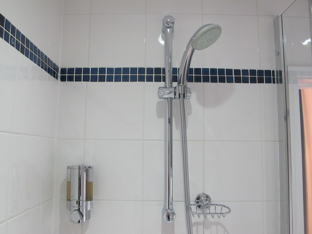 Habitación cuádruple, baño privado del hotel Alhambra. Foto 7