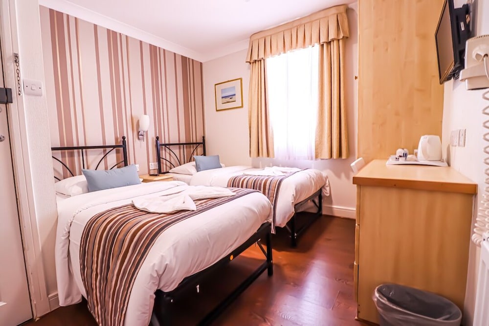 Habitación estándar con 2 camas individuales, baño privado del hotel The Fairway