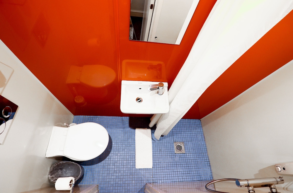 Habitación estándar doble, baño privado del hotel The Fairway. Foto 11