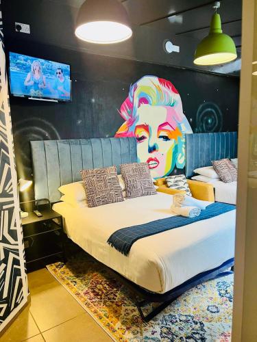 Estudio con cama extragrande del hotel Melville. Foto 1