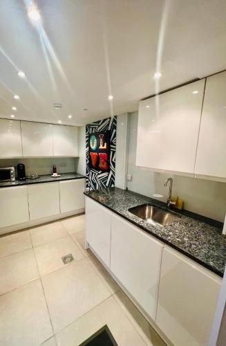 Estudio con cama extragrande del hotel Melville. Foto 4