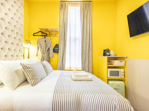Habitación Rokxy con cama grande del hotel The Rokxy Townhouse - Kings Cross. Foto 6