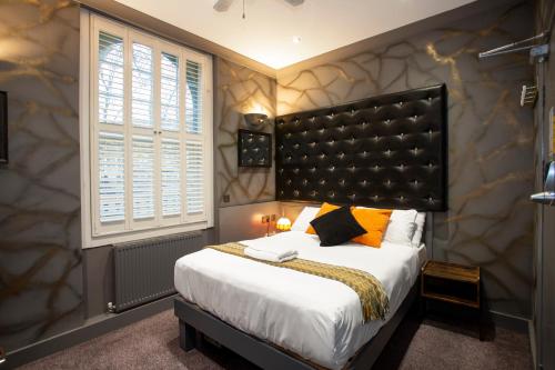 Habitación Rokxy con cama grande del hotel The Rokxy Townhouse - Kings Cross. Foto 12