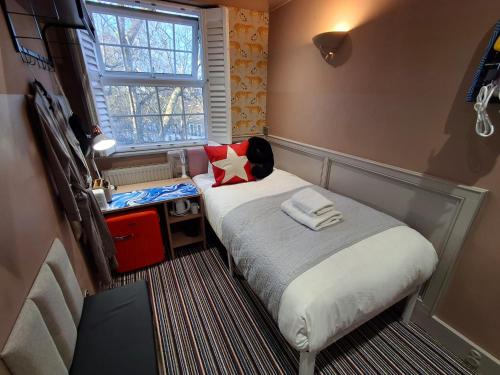 The 9 hr Layover del hotel The Rokxy Townhouse - Kings Cross. Foto 1