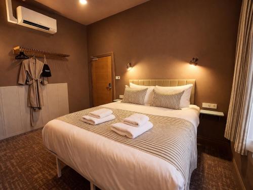 Habitación Rokxy con cama grande del hotel The Rokxy Townhouse - Kings Cross. Foto 26