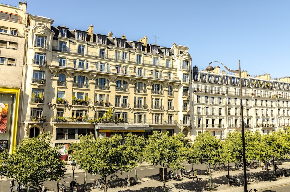 Dos habitaciones comunicadas del hotel Contact Alize Montmartre. Foto 4