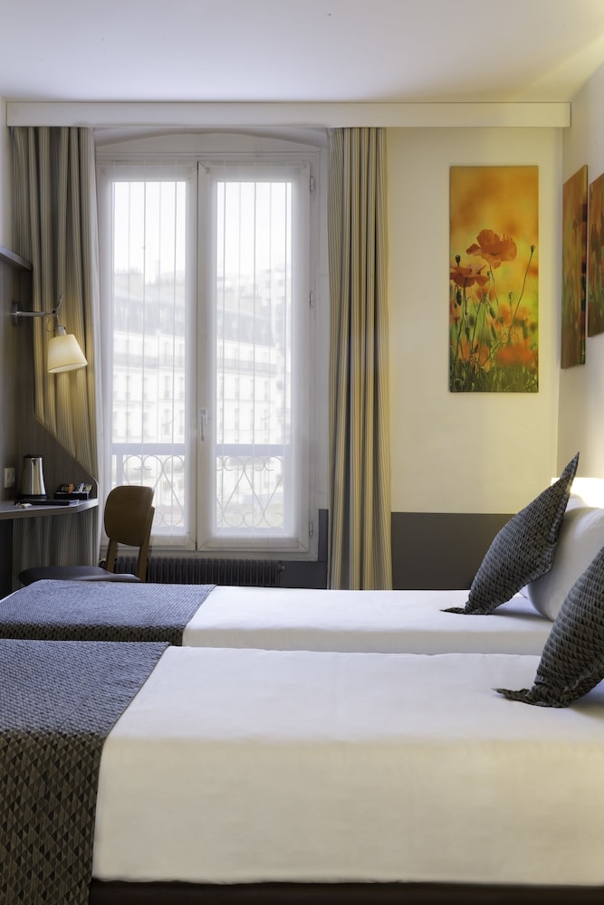 Habitación superior con 2 camas individuales del hotel Contact Alize Montmartre. Foto 3