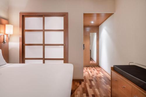 Habitación Estándar - 1 cama grande del hotel Ac Murcia By Marriott