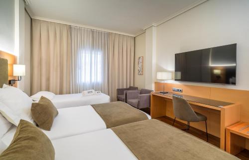 Habitación Triple Superior del hotel Barceló Murcia Siete Coronas. Foto 6