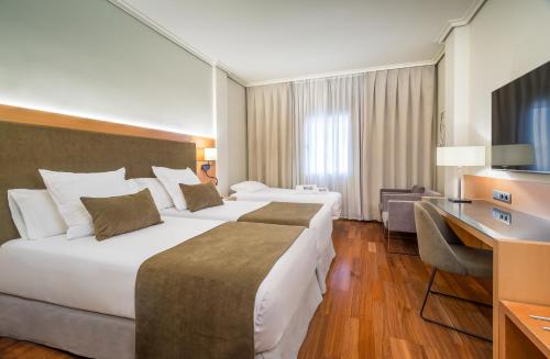 Habitación Triple Superior del hotel Barceló Murcia Siete Coronas. Foto 10