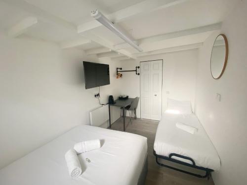 Habitación Triple pequeña del hotel Anchor House. Foto 3