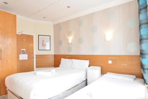 Habitación Triple pequeña del hotel Anchor House. Foto 11