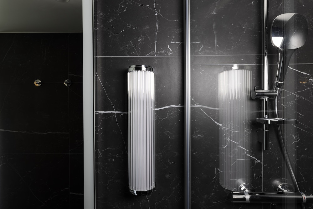 Suite Lujo 1 Cama queen Sofá Cama incluido del hotel Louis Ii. Foto 2