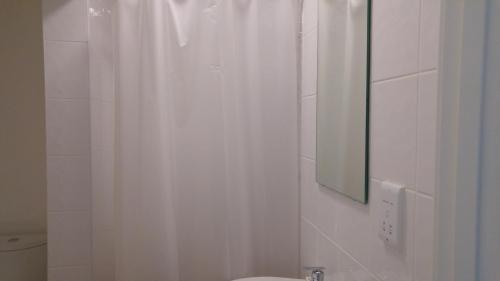Habitación individual básica con baño compartido del hotel City View Stratford. Foto 2